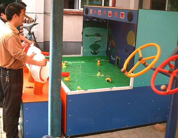 四人戏水鸭 四人戏水鸭